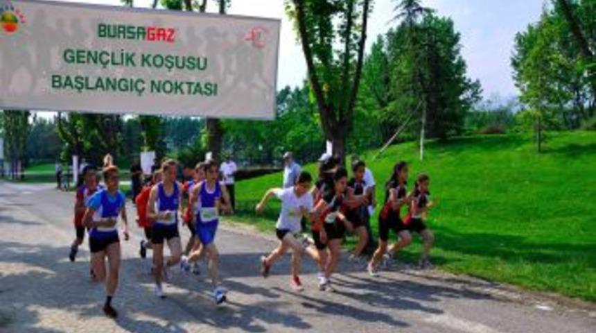 Bursagaz Gen&ccedil;lik Koşusu'nu Erkeklerde Ferhat Argun Kazandı