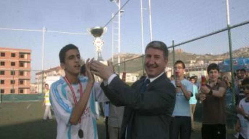 &Ouml;ğrenciler Halı Saha Turnuvasında Stres Attı