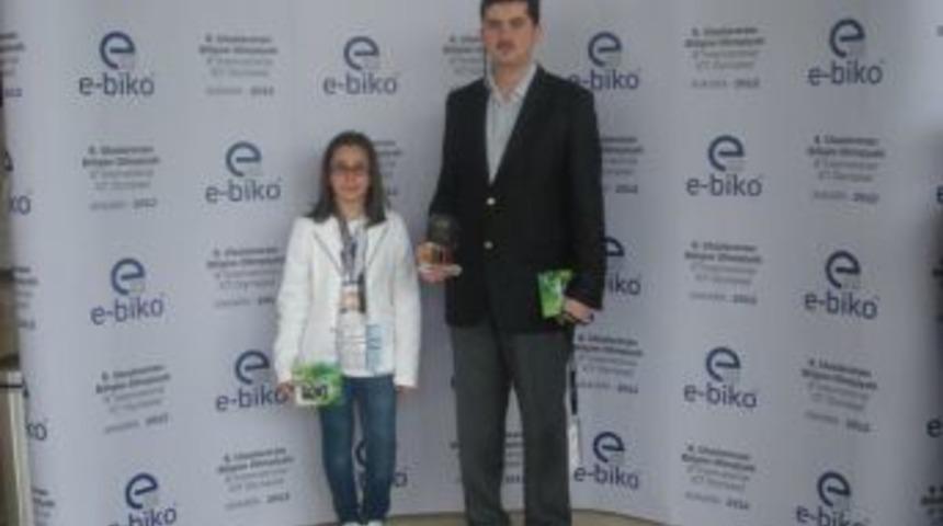 Ufuk Okulları, 8. Uluslararası Bilişim Olimpiyatı'nda D&uuml;nya 3.s&uuml; Oldu