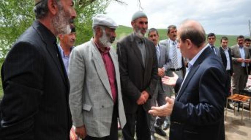 Vali Sebahattin &Ouml;zt&uuml;rk, Tekman'da