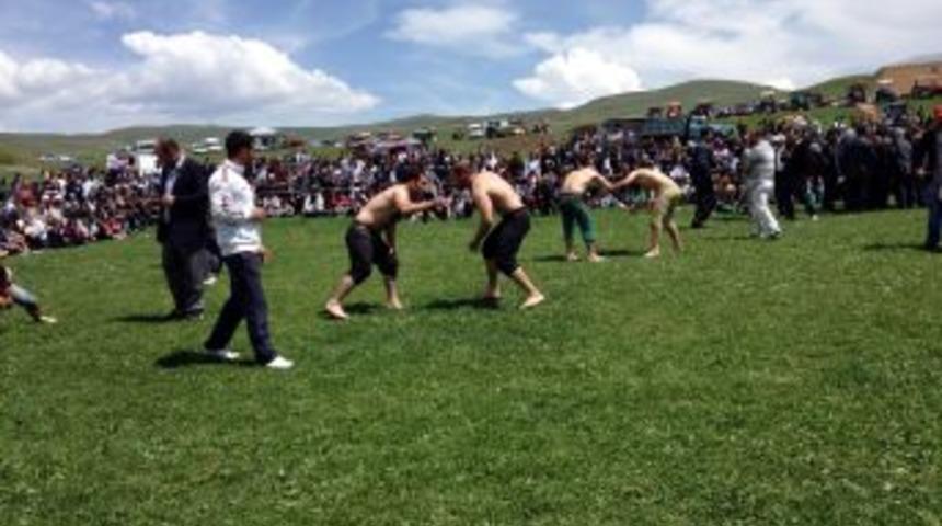 "geleneksel Karaurgan Karakucak G&uuml;reşleri" Sarıkamış'ta Yapıldı