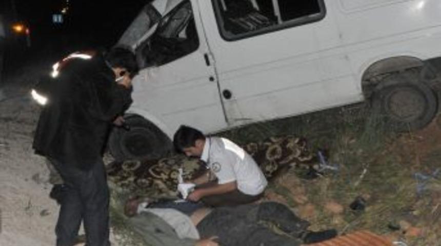 Şanlıurfa'da Minib&uuml;s Şarampole Yuvarlandı: 3 &Ouml;l&uuml;, 9 Yaralı