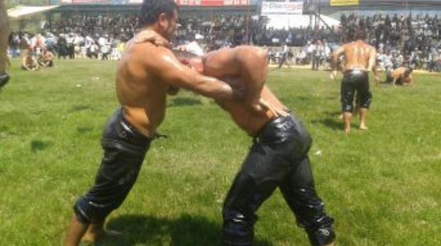 Pehlivanlar I&ccedil;me Suyu I&ccedil;in G&uuml;reşti