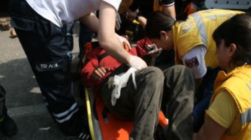 TIR'da Sıkışan S&uuml;r&uuml;c&uuml; Uzun Uğraşlar Sonucu &Ccedil;ıkarılabildi