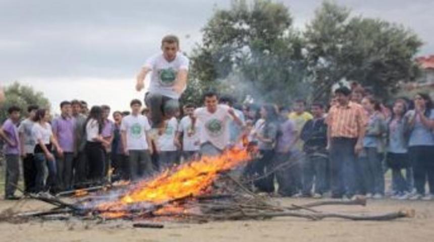 Okul Bah&ccedil;esinde Bahar Şenliği D&uuml;zenlediler