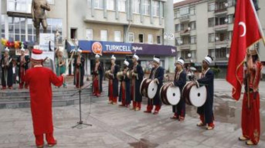 İhtiya&ccedil; Sahibi &Ouml;ğrenciler Yararına A&ccedil;ılan Kermese B&uuml;y&uuml;k Ilgi