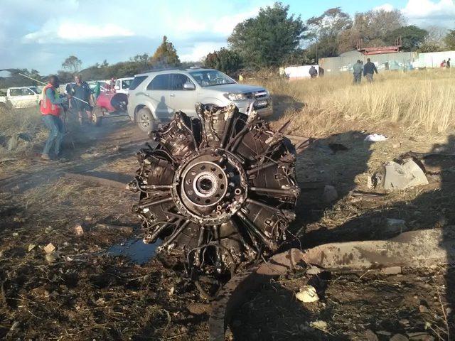 Güney Afrika'da uçak düştü