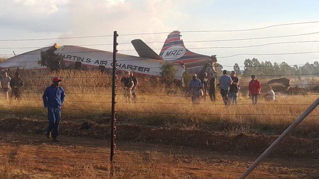 Güney Afrika'da uçak düştü