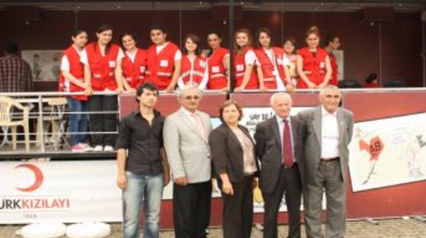 Beşikd&uuml;z&uuml;'nde Mayıs Yedisi Şenlikleri'nde 210 &Uuml;nite Kan Toplandı