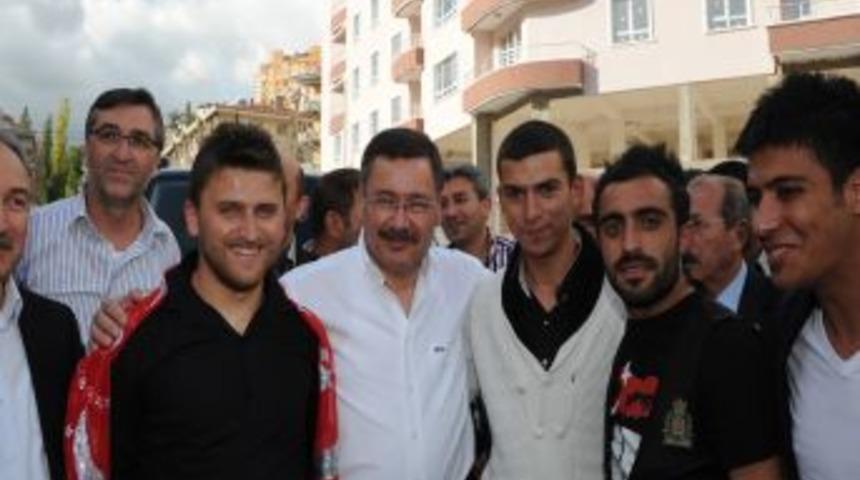 Başkan G&ouml;k&ccedil;ek Asker Uğurladı