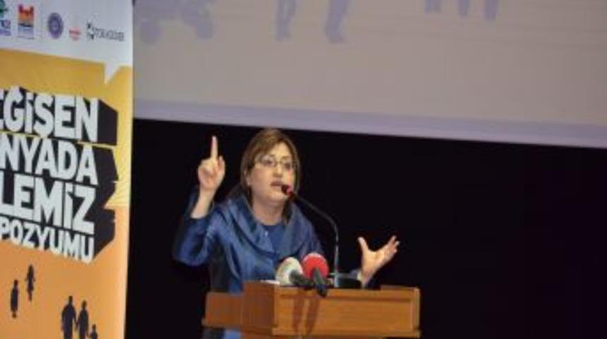 Bakan Şahin: Evlenmeye Karar Veren Gen&ccedil;leri Eğiteceğiz