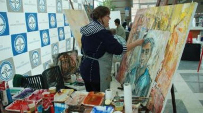 D&uuml;nyaca &Uuml;nl&uuml; Ressamlar Konya'nın Resmini Yapıyor
