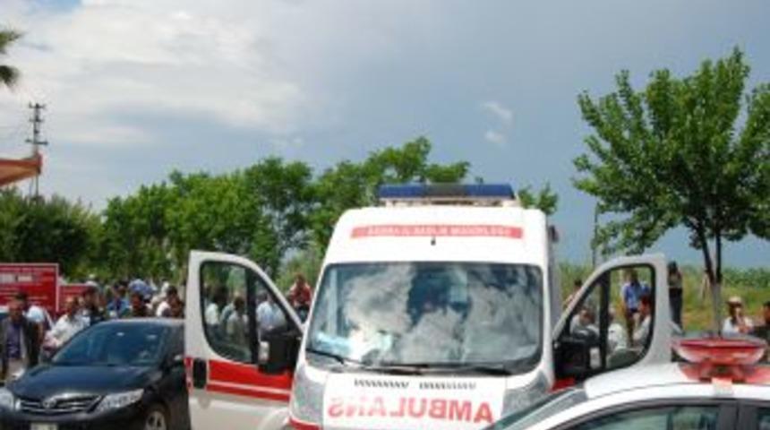 Adana'da Tarım Iş&ccedil;ilerini Taşıyan Trakt&ouml;r Devrildi: 1 &Ouml;l&uuml;, 33 Yaralı