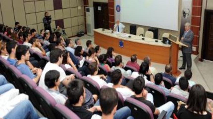 Akaydın Kamu Y&ouml;netimi &Ouml;ğrencilerinin Sorularını Yanıtladı