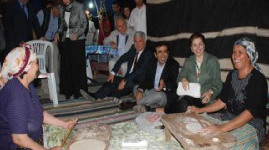 Vali G&uuml;zeloğlu &Ccedil;adırları Gezdi Yayık Yaydı Sıkma B&ouml;rek Yedi