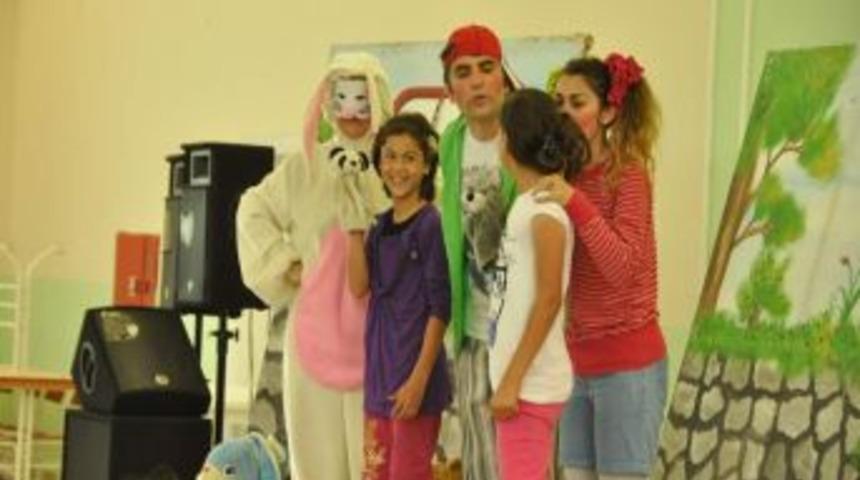 "azimli &Ccedil;ocuk" Kartepe'de Sahnelendi