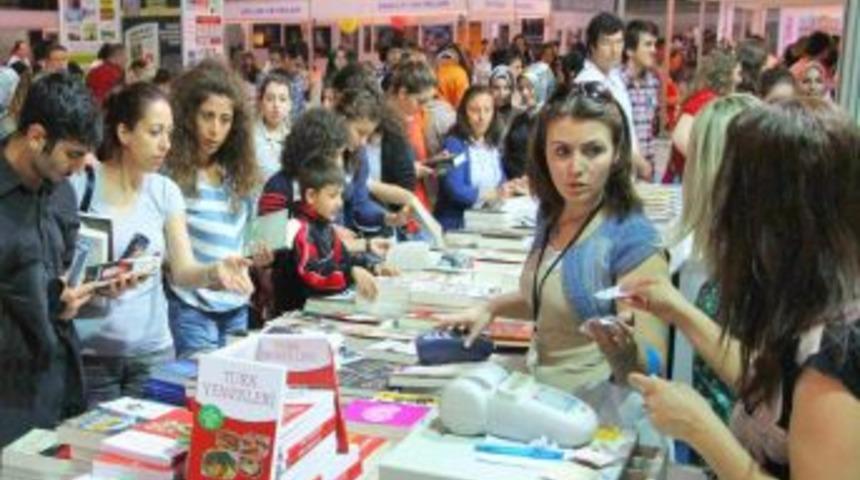 Kocaeli Kitap Fuarı T&uuml;rkiye'de İkinciliğe Y&uuml;kseldi