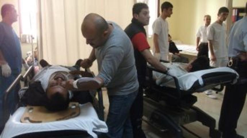 Mucura Kapılan Minib&uuml;s Takla Attı: 2 &Ouml;l&uuml;, 7 Yaralı