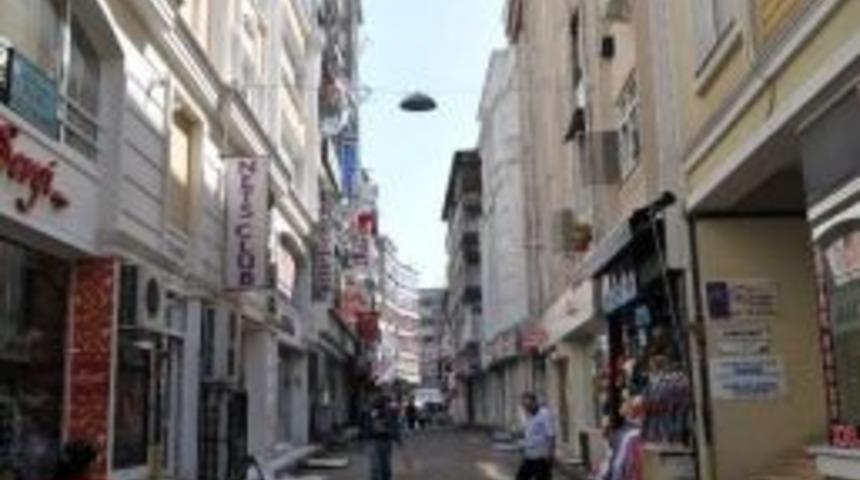 Feridun &Ouml;zbay Caddesi Yenileniyor