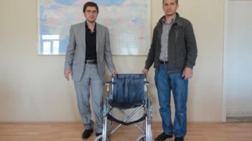 Başkan Seyrek ' Ten Tekerleklı Sandalye Yardımı
