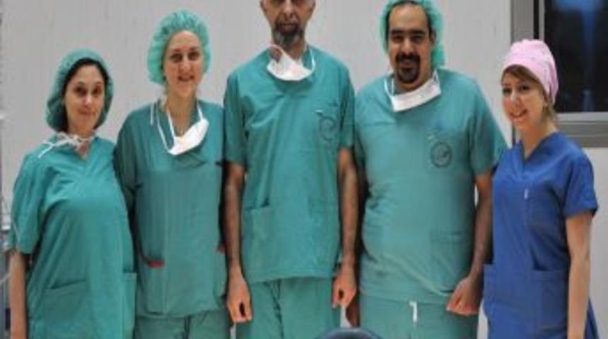 G&ouml;zyaşı Kuruyan Hastaya T&uuml;kr&uuml;k Bezi Nakli