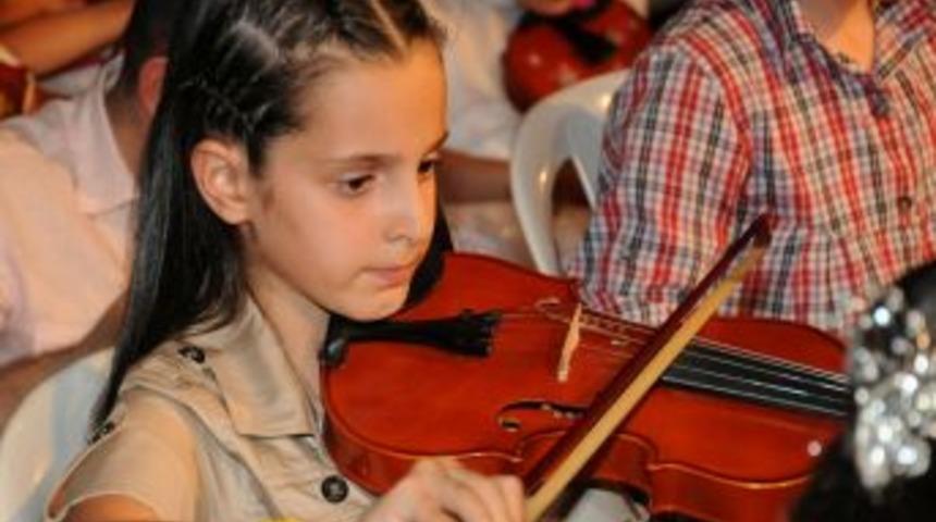 Feza&rsquo;nın Minik Sanat&ccedil;ılarından Dev Konser