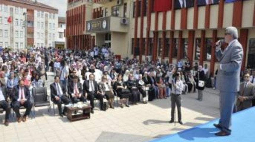 Ko-Mek Altın Bilezik Takıyor