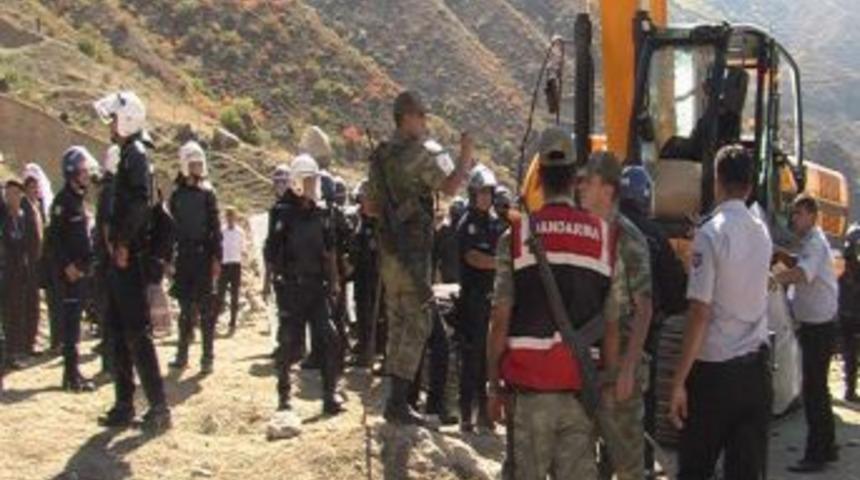 Erzurum'da Hes Olaylarında Taşlanan 80 Polis, Şikayet&ccedil;i Oldu