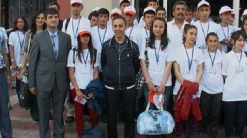 "kayısı &Ccedil;i&ccedil;ekleri Solmasın" Projesi Kapsamında 46 Lise &Ouml;ğrencisi Geziye G&ouml;t&uuml;r&uuml;ld&uuml;