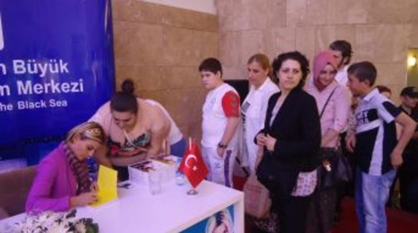 Ece Vahapoğlu Trabzon'da Gen&ccedil; Kalmanın Sırlarını  Anlattı