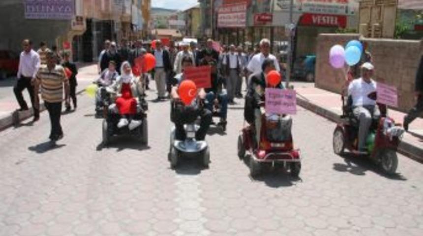 Engelliler Ş&ouml;lende Eğlendi