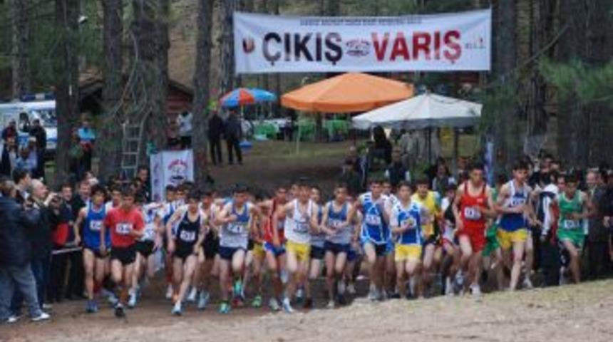 D&uuml;nya Dağ Koşusu Milli Takım Se&ccedil;meleri Murat Dağı'nda Yapıldı