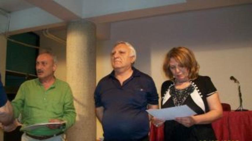 Şiirlerde Hayatın Anlamını Arandı