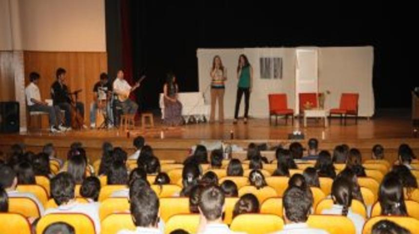 &Ouml;ğrencilerden "şiir Ziyafeti"