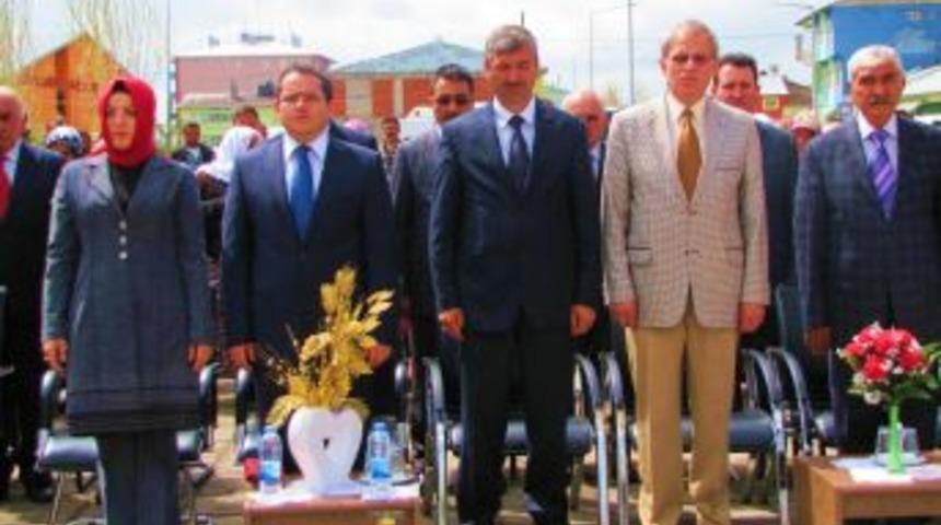 Selim'de Yıl Sonu Sergi A&ccedil;ılışı Renkli G&ouml;r&uuml;nt&uuml;lere Sahne Oldu