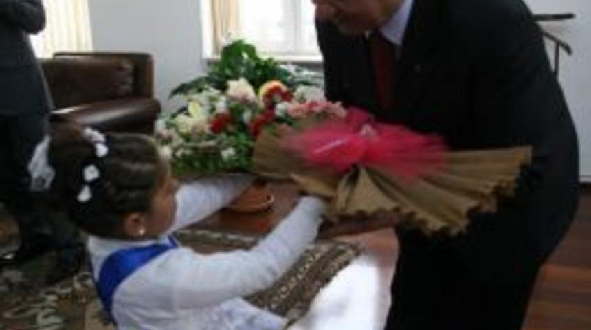 Ana Okulu &Ouml;ğrencileri'nden  Valiye Ziyaret