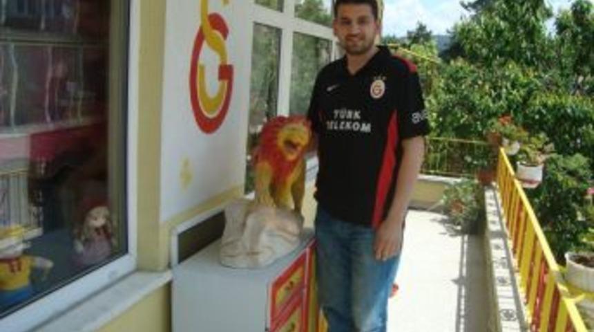 Fanatik balkon her yer sarı kırmızı