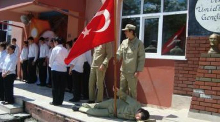 &Ccedil;ok programlı liseden muhteşem kutlama