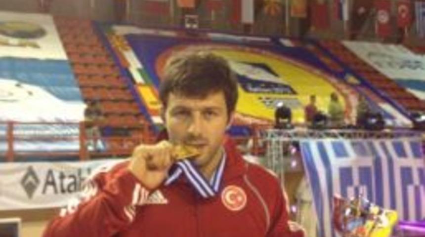 T&uuml;rk G&uuml;reş&ccedil;iler Yunanlılara İstiklal Marşı'nı Ezberletti