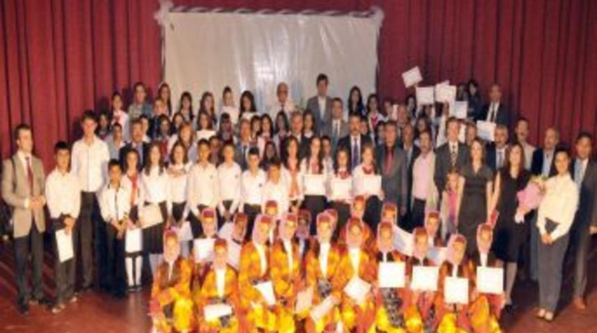 Minik Öğrencilerden Türk Halk Müziği Konseri