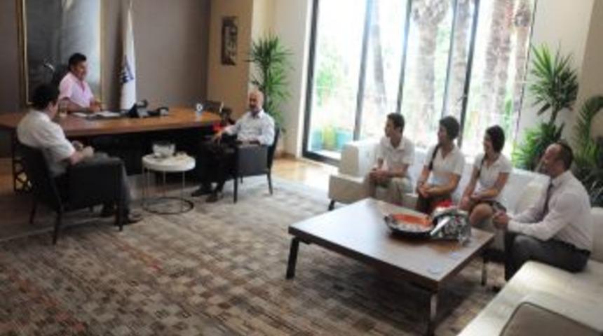 &Ouml;ğrencilerden Başkan Kocadon'a Anlamlı Hediye