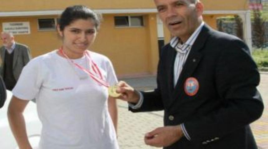 Tekvandocu Battal Gazi &Ouml;z&ccedil;ınar, Budokai-Do Antren&ouml;r&uuml; Oldu