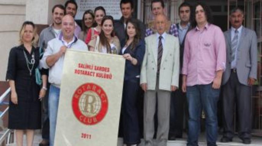 Rotaractlar Atat&uuml;rk B&uuml;st&uuml; Yaptırdı
