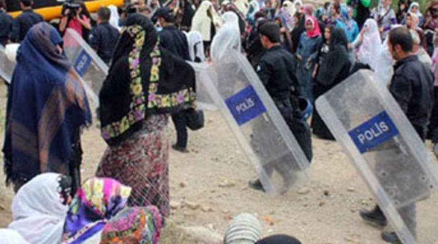 Polisler HES eylemcilerinden şik&acirc;yet&ccedil;i