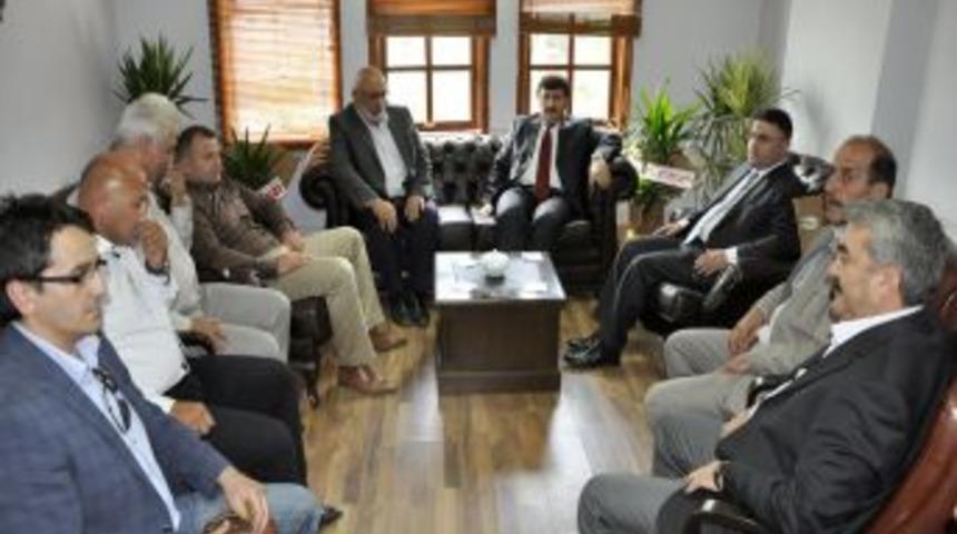 Amasya Valisi &Ouml;z, AK Parti Ve CHP Il Başkanlarını Ziyaret Etti