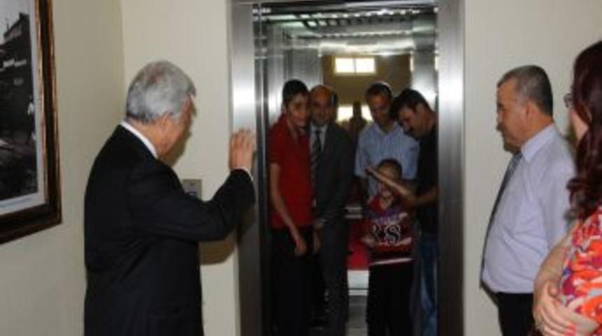 G&ouml;rme Engelli İsa Aldırmaz'ı Duygulandırdı