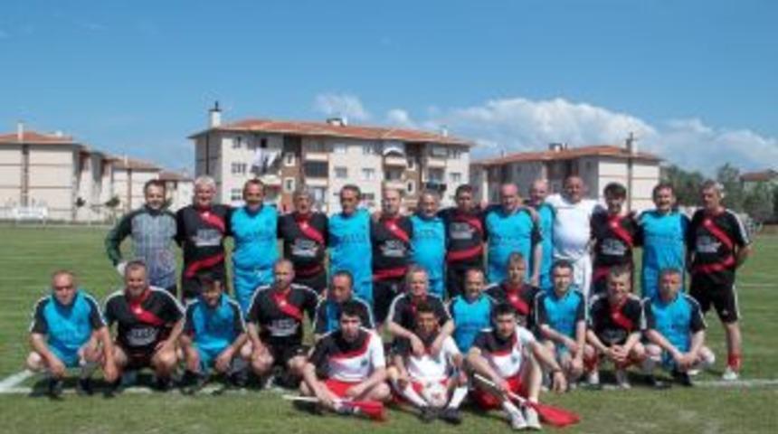 Saltukova'da Boğa &Ouml;d&uuml;ll&uuml; Yaz Ayı Futbol Turnuvası Başladı