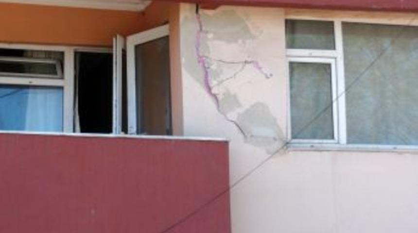 Zemininde Kayma Tespit Edilen Apartman Tahliye Edilecek