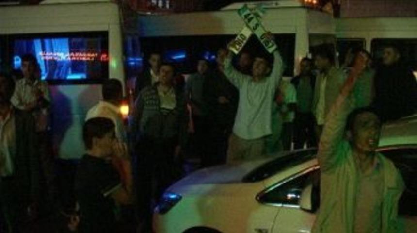 Minib&uuml;s Şof&ouml;rleri Eylemlerini S&uuml;rd&uuml;rd&uuml;