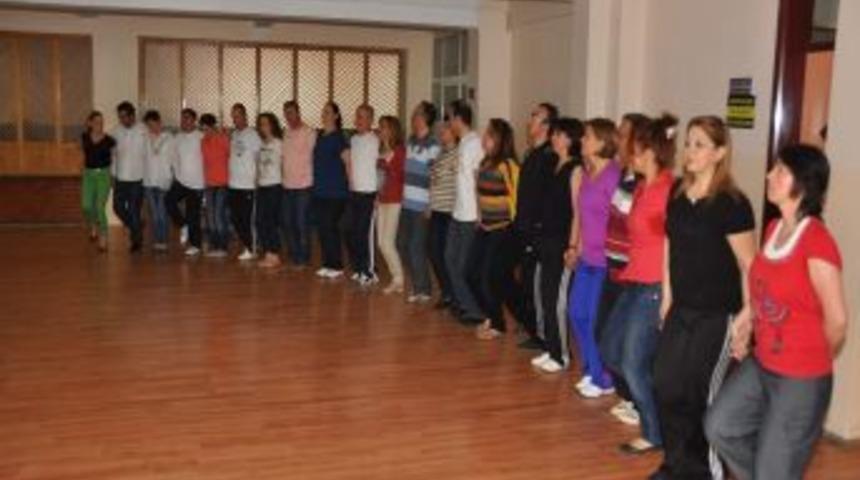 40 Yaşından Sonra Folklor&uuml; Kurtarmak İ&ccedil;in Geri D&ouml;nd&uuml;ler